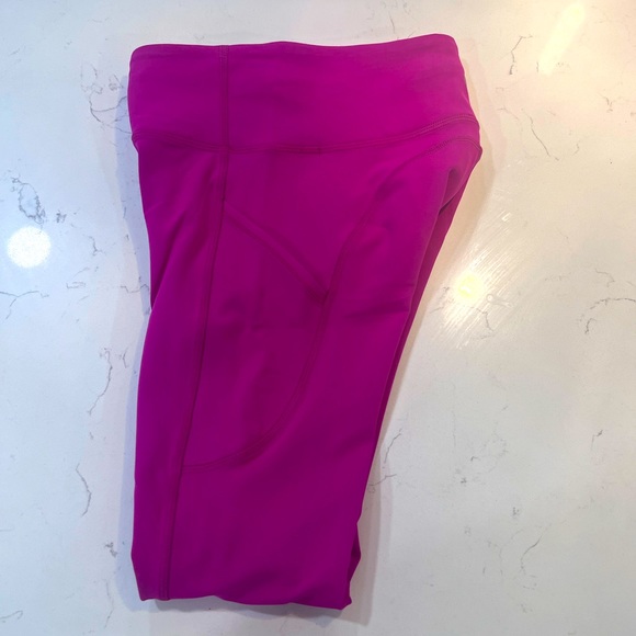 Lululemon leggings size 2 - Picture 3 of 4